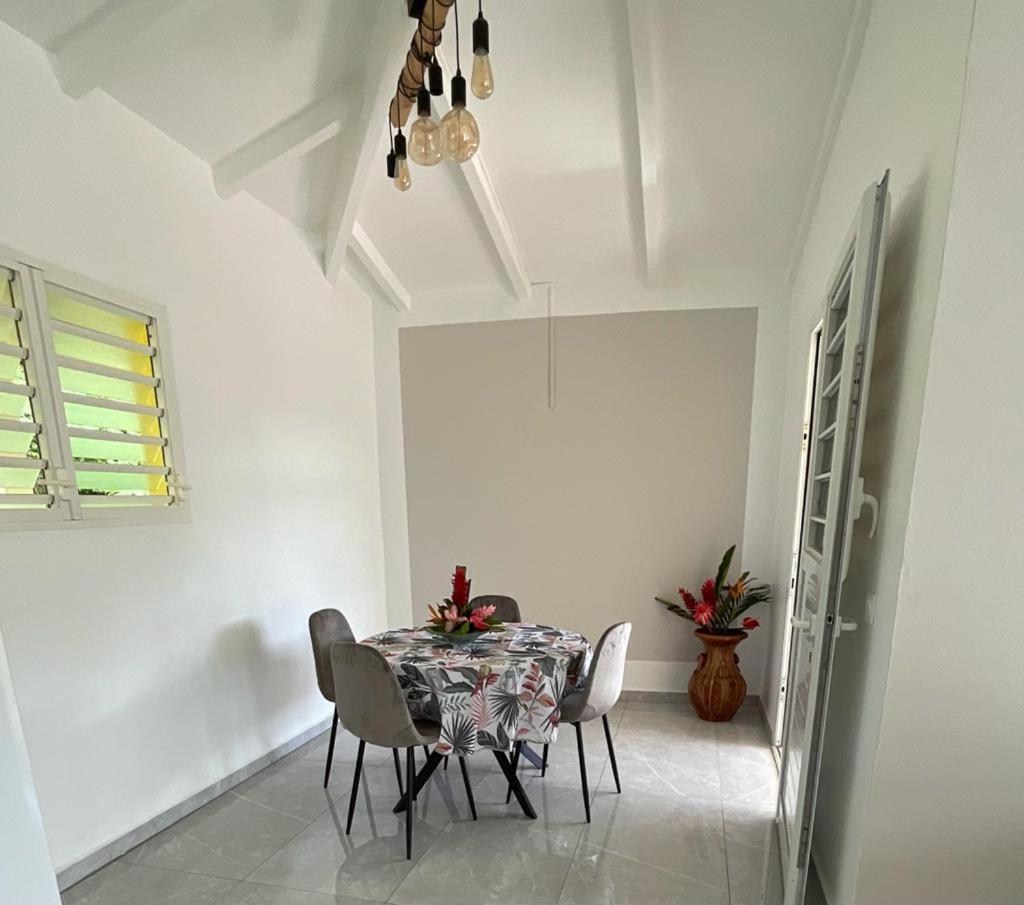 Location Les Flamboyants Apartment Sainte-Anne  Ngoại thất bức ảnh
